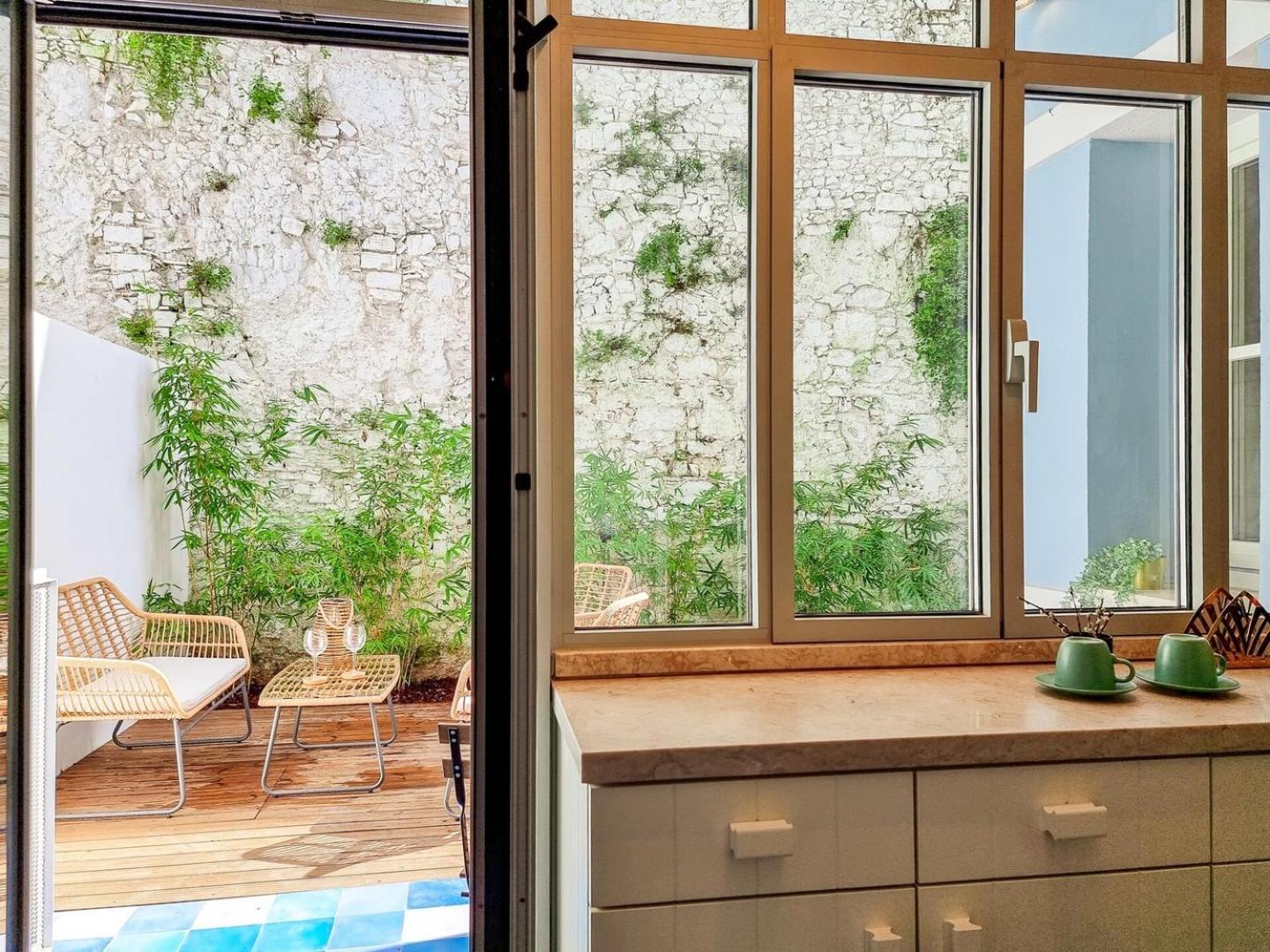 W. Lots Of In A Beautiful Terrace Apartamento